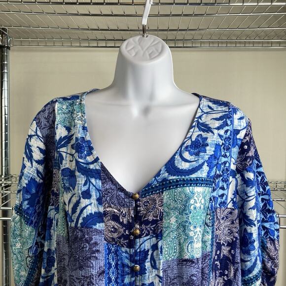 Susan Graver Passport Blue Floral Patchwork Top Size 1X - Picture 7 of 11